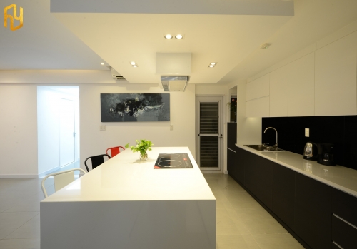 Hiệu quả thị giác khi phối hợp trắng đen trong không gian bếp