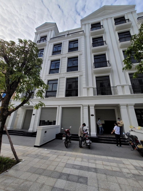 Hhome triển khai nhà mẫu tại Manhattan Glory Vinhome Quận 9, Team Hhome đẩy mạnh chăm sóc Khách hàng và đặt mục tiêu lâu dài để phục vụ Quý Khách hàng tại Vinhome Quận 9.