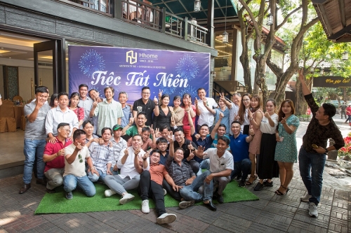 Tiệc tất niên Hhome